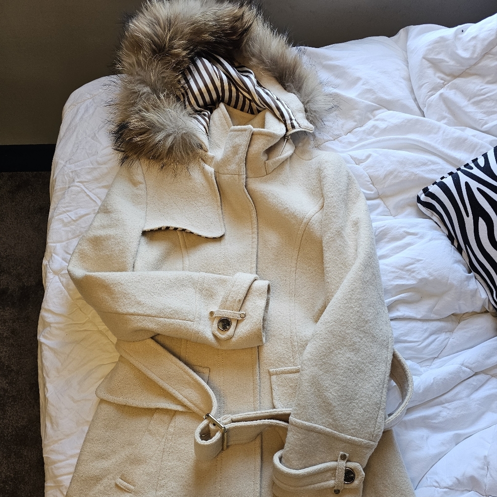 Coat with removable fur hoodie